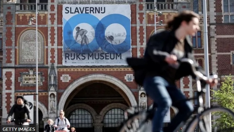 Amsterdam'daki ünlü Rijksmuseum'da, Hollanda'nın sömürgelerindeki kölelikle ilgili bir sergi düzenlenmişti.