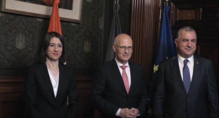 Berlin Büyükelçisi Şen’den, Hamburg Başbakanı Tschentscher’e ziyaret