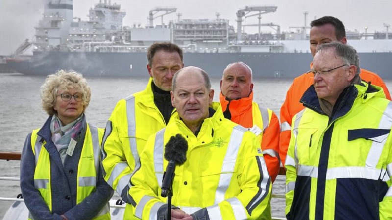 Başbakan Scholz, ülkenin ilk LNG terminalinin açılışını yaptı
