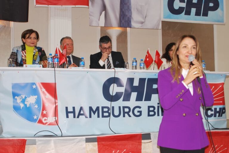 Hamburg’da konuşan Nazlıaka, ”AKP ördüğü korku duvarının altında kalacak”
