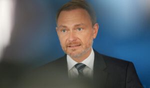 Alman Maliye Bakanı Lindner yargının kıskacında