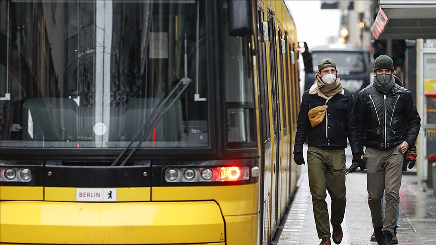 Almanya’da 5 eyalette toplu taşıma araçlarında maske zorunluluğu kalkıyor