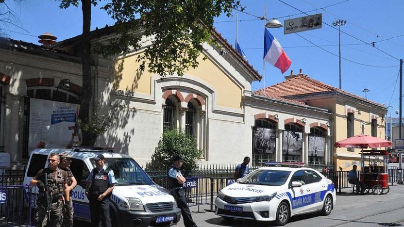 Fransa’nın İstanbul Başkonsolosluğu kapatıldı