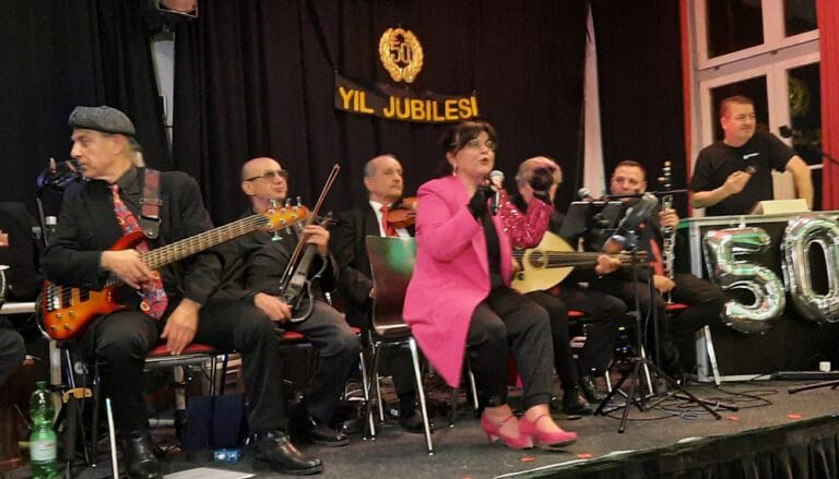 Özcan Süer: “Sahnede 50.yıl”