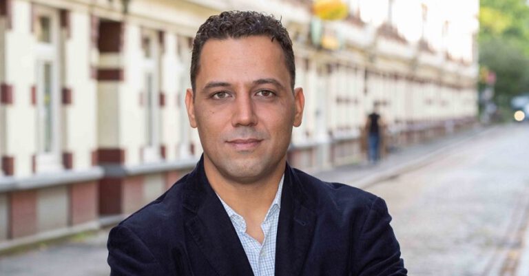 Hamburg İçişleri, Deniz Celik’e Karşı Açtığı Yasaklama Başvurusunu Geri Çekti