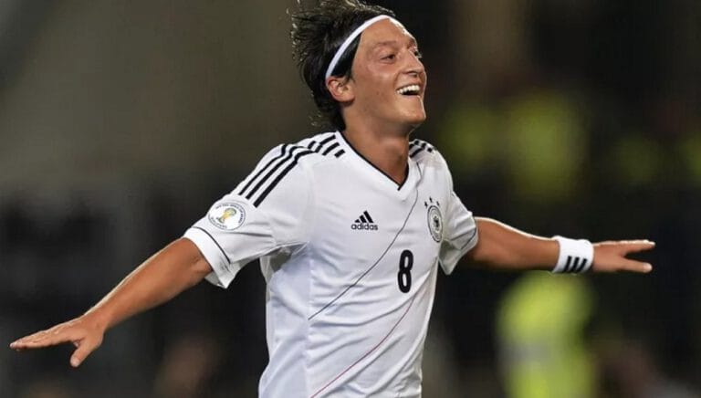 Mesut Özil, futbola veda etti