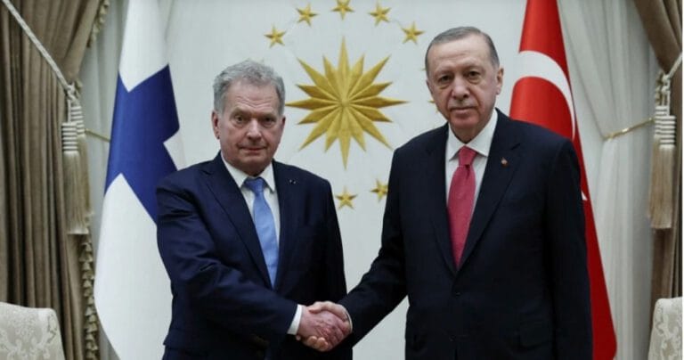 Türkiye’den Finlandiya’nın NATO üyeliğine onay