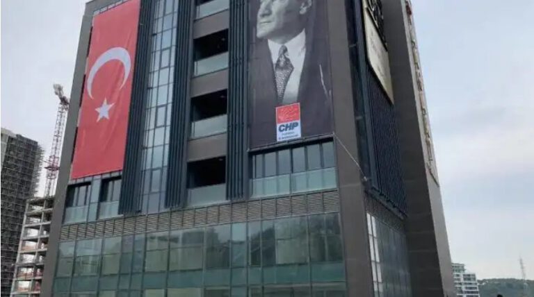 CHP İstanbul İl Başkanlığı binasına ‘silahlı saldırı’