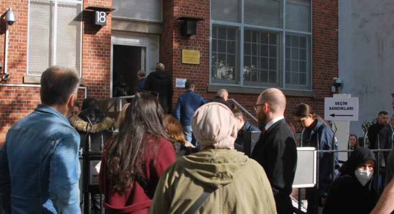 Yurt dışında oy kullanan seçmen sayısı 1 milyonu aştı