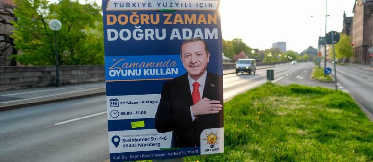 Almanya’da Erdoğan afişleri yüzünden yönetmelik değişiyor