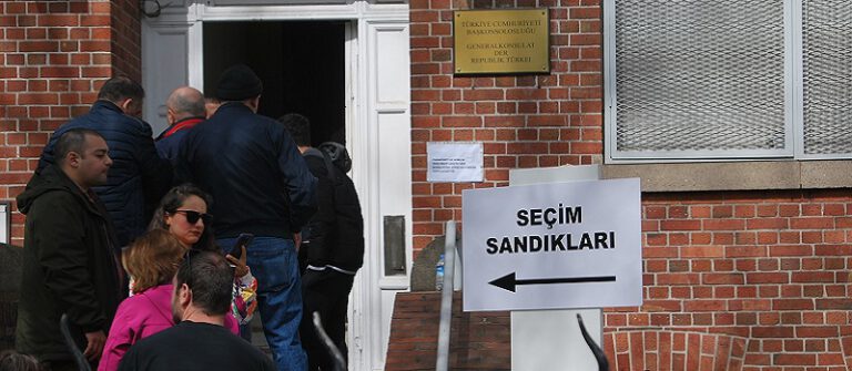 Yurtdışı temsilciliklerde oy kullanma işlemleri bugün sona erecek