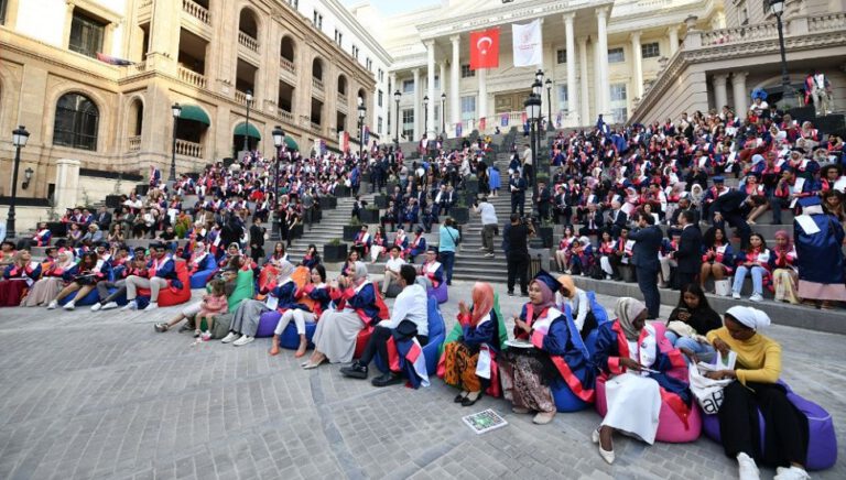 Uluslararası Öğrencilerin Mezuniyet Heyecanı
