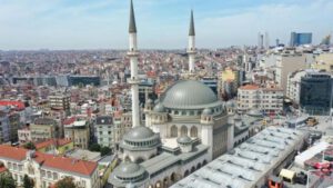 Türkiye’de cami sayısı okul sayısını geçti