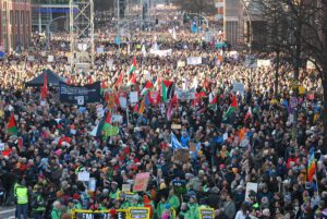 Hamburg’da on binler faşist AfD ve aşırı sağa karşı yine sokakta