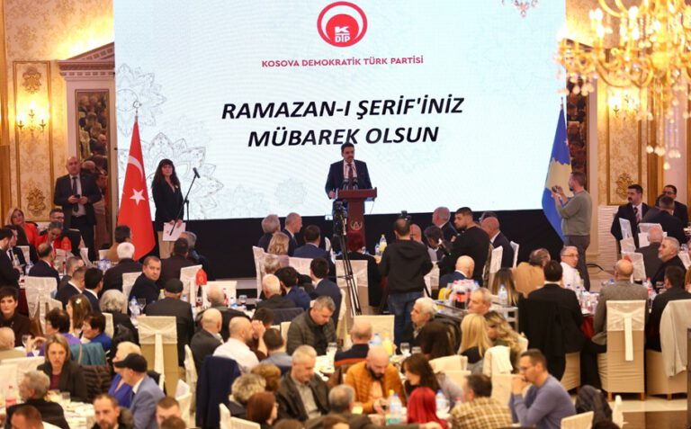Kosova’daki Türkler iftarda buluştu