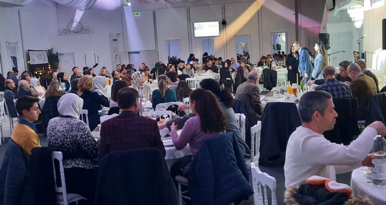 Hamburg Kültürlerarası Aileler Birliği’nden ”İftar Yemeği”