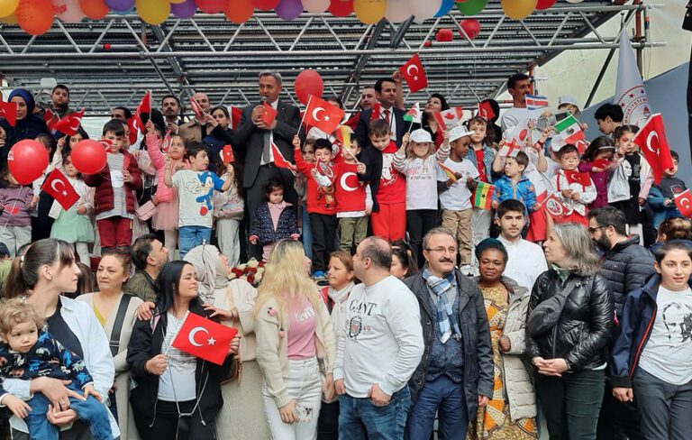 Binlerce kişi katıldı: Hamburg 23 Nisan’ı coşkuyla kutladı