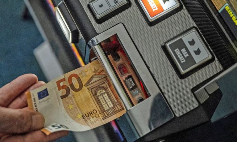 Wilhelmsburg’da yasadışı kumar makineleri bulunduran iki işletmeye baskın