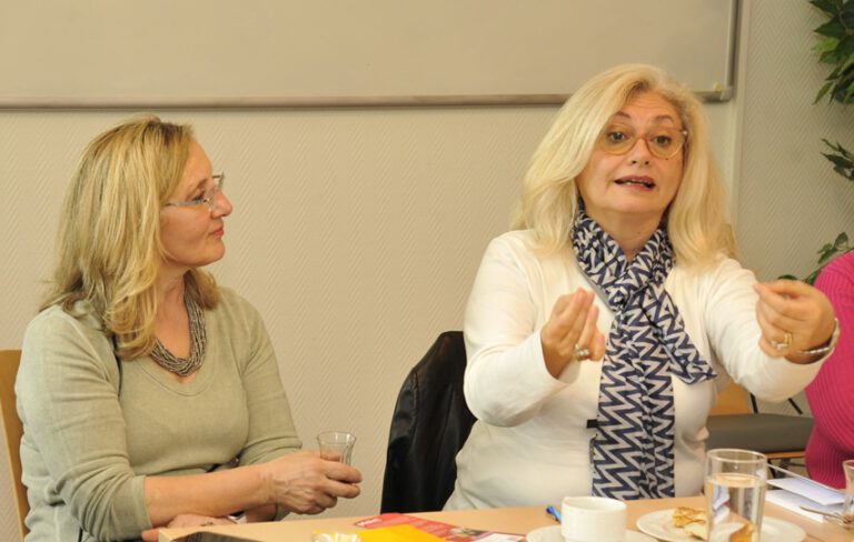 Hamburg Şemsiye Tiyatrosu kurucusu Yeşim Bahr, ‘Tiyatro toplumun aynasıdır’