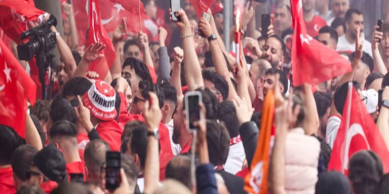 Hamburg’ta, Türkiye-Çek maçı öncesinde on binlerce taraftar yürüyecek