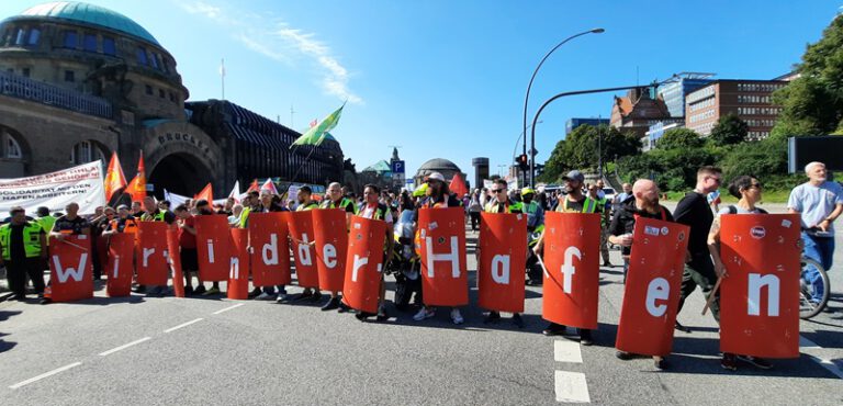 Hamburg’da binlerce kişi liman anlaşmasına karşı gösteri yaptı: ‘Liman Biziz’