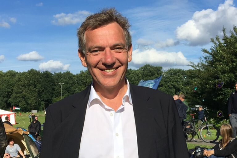 Hamburg LINKE Jan van Aken’i destekliyor
