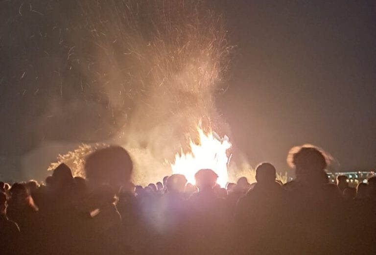 Hamburg’da geleneksel Paskalya Ateşleri yakıldı
