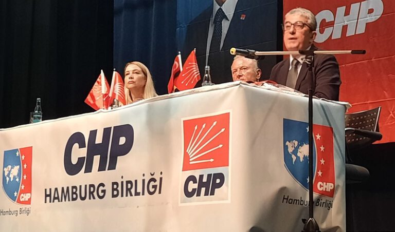 CHP Hamburg Panelinde Konuşan Gökhan Günaydın: “Ya Direneceğiz Ya Teslim Olacağız”