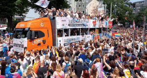 Hamburg’da CSD yürüyüşü bu yıl rekor katılımla gerçekleşiyor: “Buradayız ve kalacağız”