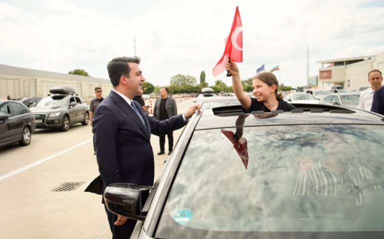 Kapıkule’de Gurbetçiye Sıcak Karşılama: YTB Başkanı Turus’tan Güçlü Diaspora Mesajı