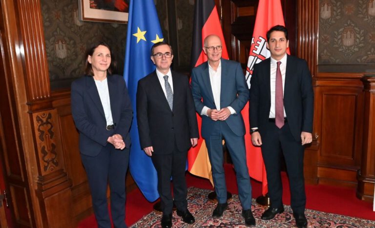 Hamburg Başkonsolosu Berati Alver Görevine Resmen Başladı