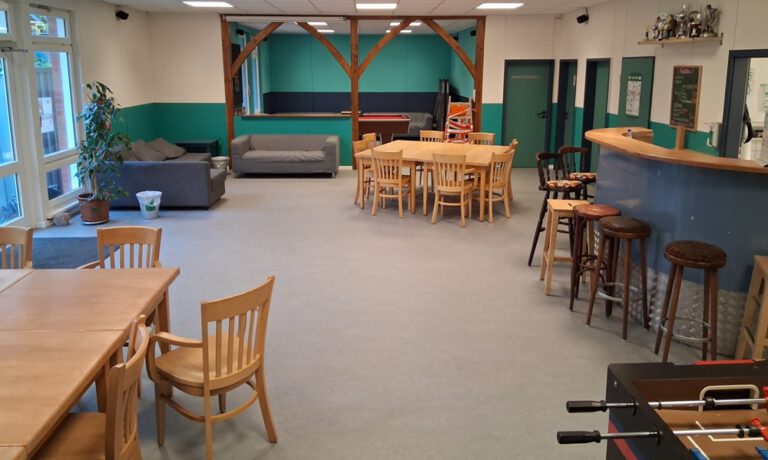 Hamburg’da gençlere yeni buluşma noktası: Altona-Nord Gençlik Kafesi yeniden açıldı