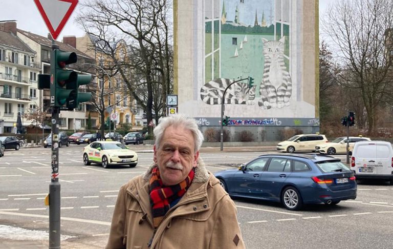 Hamburg Eimsbüttel’in simgesi “Kedili Ev”in duvar resmi yenileniyor