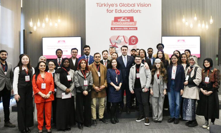 Türkiye, Uluslararası Öğrencilerin Gözdesi: Türkiye Bursları’nda Rekor Başvuru