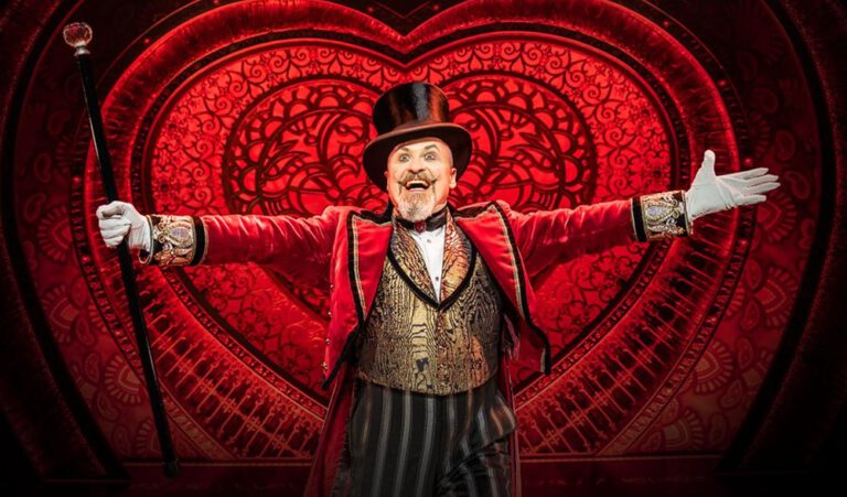 Broadway hiti “Moulin Rouge!” 2026 sonbaharında Hamburg’da Theater am Großmarkt’ta