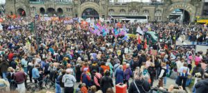 Hamburg’da 8 Mart yürüyüşü: Binlerce kişi kadın hakları için sokaktaydı
