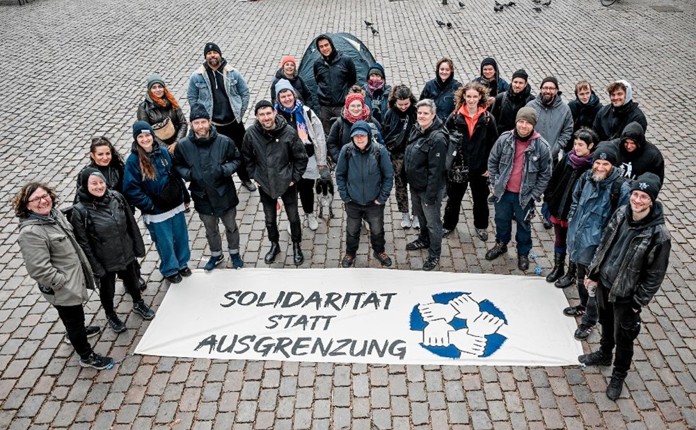 Hamburg’da “Sokak Ev Değildir” Aktionscampı: Evsizliğe Karşı 5 Günlük Protesto ve Dayanışma