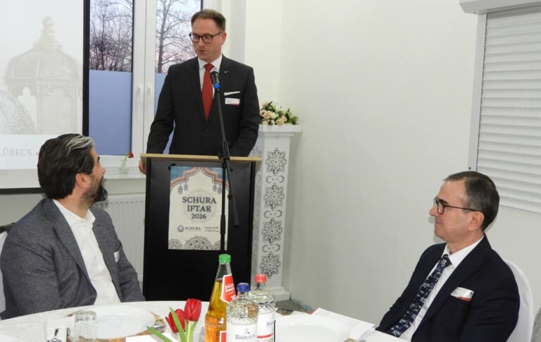 Lübeck’te Örnek Dayanışma: İnanç, Siyaset ve Sivil Toplum Aynı Sofrada