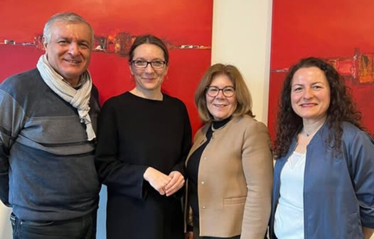 Hamburg Eğitiminde Türkçe Dersleri ve Çok Dillilik Masaya Yatırıldı