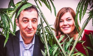 Hamburg’dan Cem Özdemir’e Tebrik: Fegebank’tan “Tarihi Sonuç” Yorumu