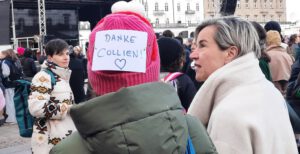 Hamburg’da on binler cinsel şiddete isyan etti: Tehditlere rağmen Collien Fernandes sahnede