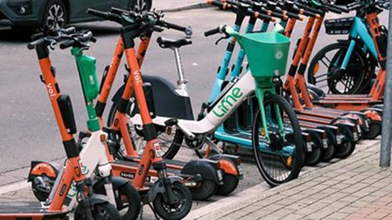 Hamburg’da Kent İçi Ulaşımda Yeni Dönem: E-Scooter’lara Dijital Park Alanı Şartı