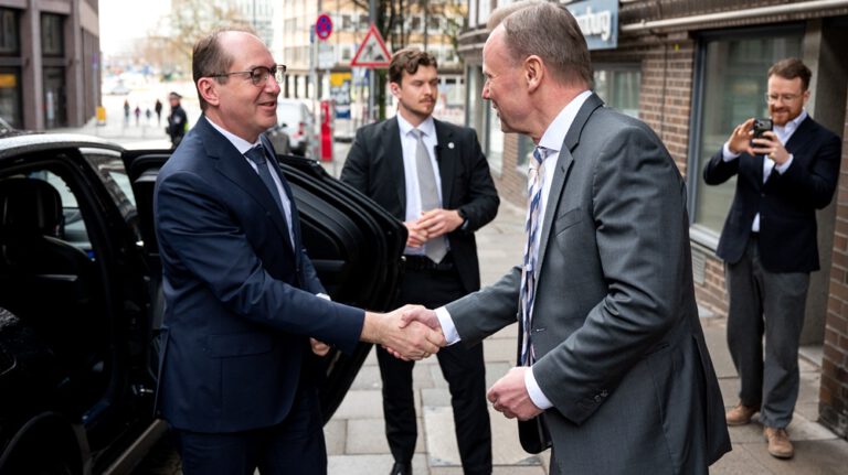 Hamburg’da Kritik Güvenlik Zirvesi: Dobrindt ve Grote’den Liman ve Drone Mesajı