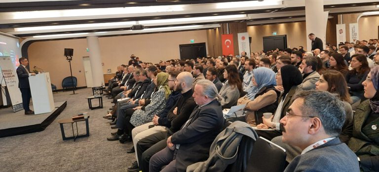 Milli Yetkinlik Hamlesi Hamburg’da gençlerle buluştu