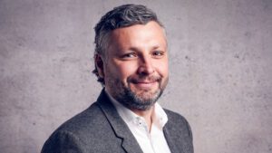 Altona’da Yeni Dönem: Kritik Daire Elias Olshausen’e Emanet