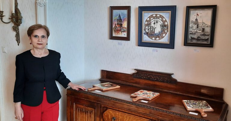 Hamburg’da Çini Sanatıyla Kültür Köprüsü: Elif Alver’den Uluslararası Sergi