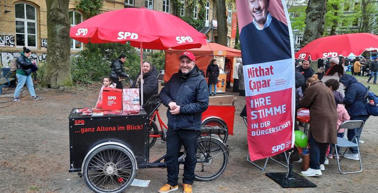 Hamburg’da SPD’li Vekilden Sıra Dışı Tanım: Bisiklet Standına “Bu Benim Eşeğim” Dedi
