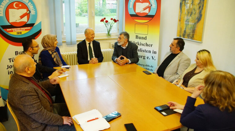 YTB heyeti HTBB’yi ziyaret etti: “Gençler ve medya projeleri ortak geleceğimiz”