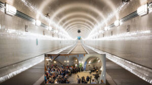 St. Pauli Elbtunneli’nin batı tüpü yeniden açıldı: 15 yıllık restorasyon tamamlandı