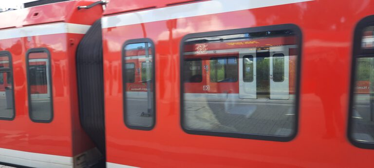 Hamburg’da Hareket Halindeki S-Bahn’da Genç Kadına Cinsel Taciz